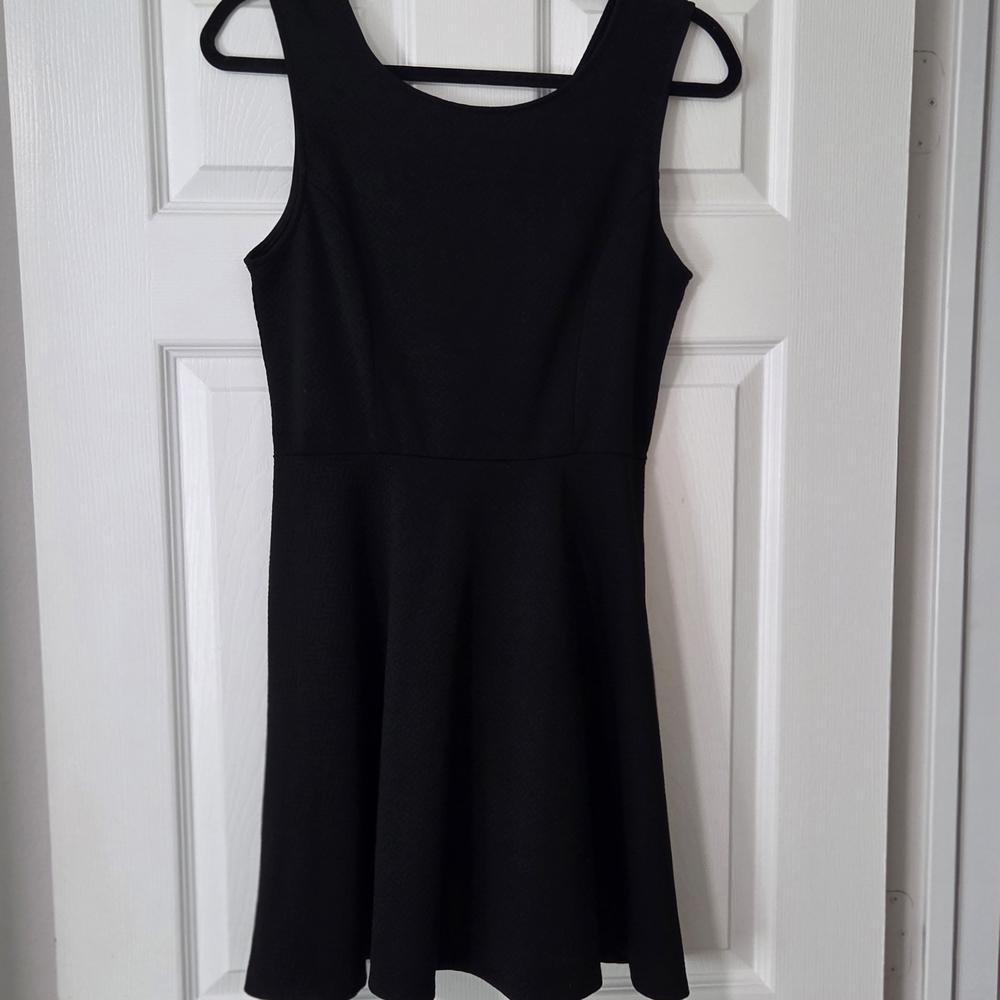Vintage City Triangles Black Mini Dress Round Neck Flared Pattern Cocktail. SZ 7